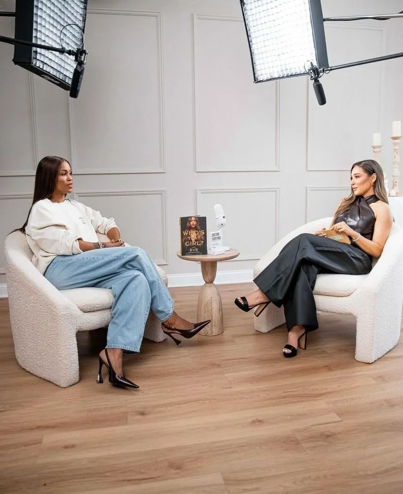 Notizbuch mit kritzeligen Business-Skizzen